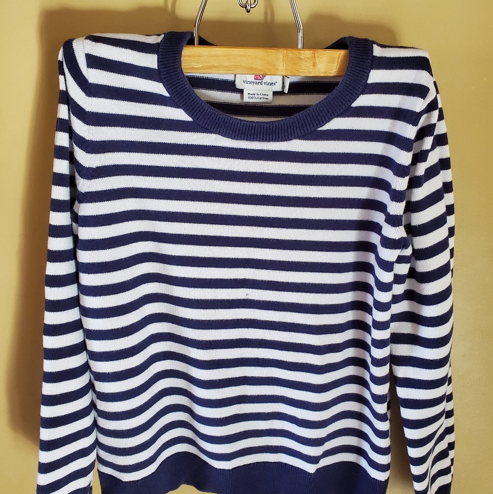 Vineyard Vines sweater (girls)